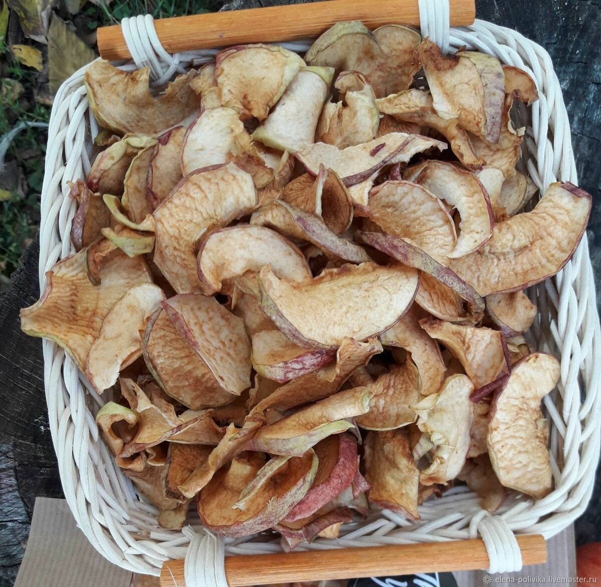 Польза сушеных яблок для организма. Яблоко сушёное. Сушеные яблоки в упаковке. Сушеные яблоки для декора. Чай с сушеными яблоками.