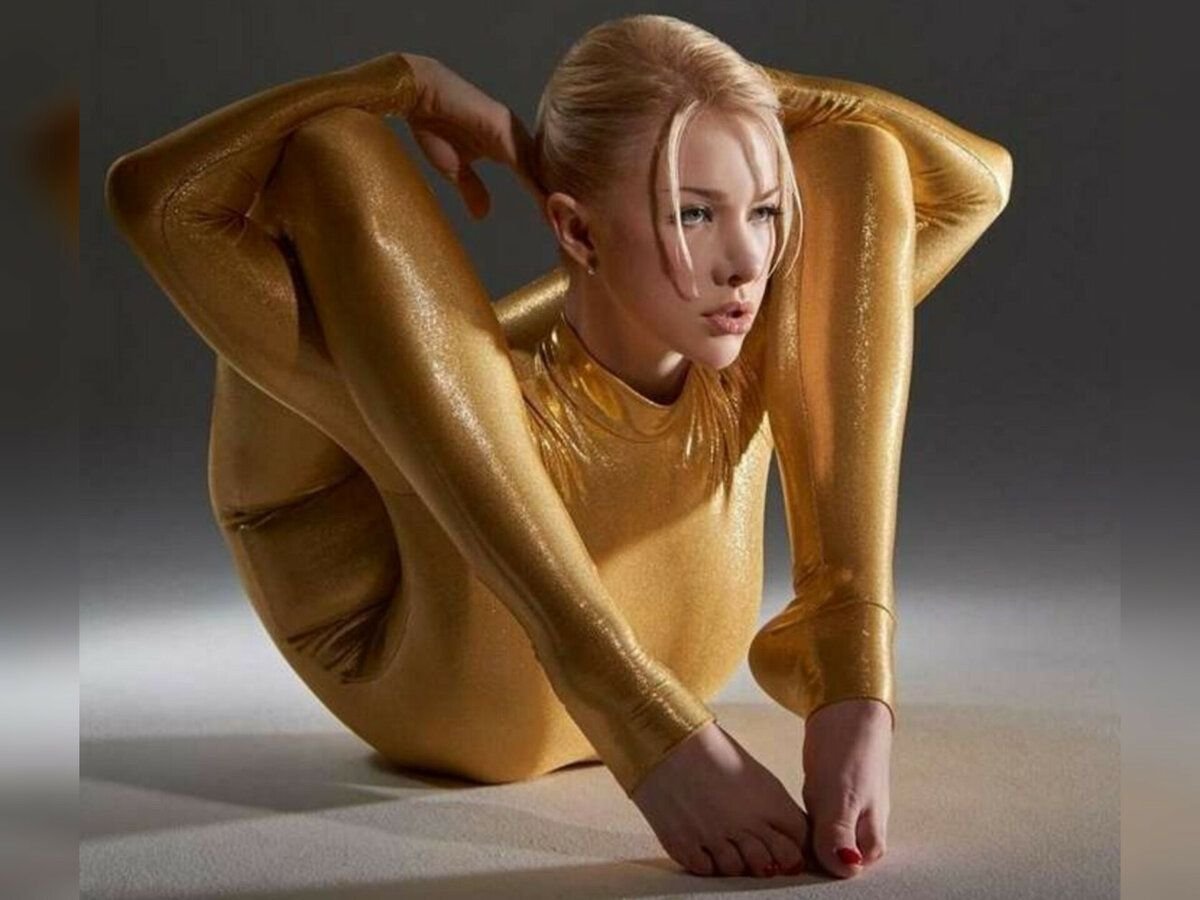 Женская красота. Креативные фотохудожники. Невероятные женские. Девушка в воде. Восточная внешность девушки.