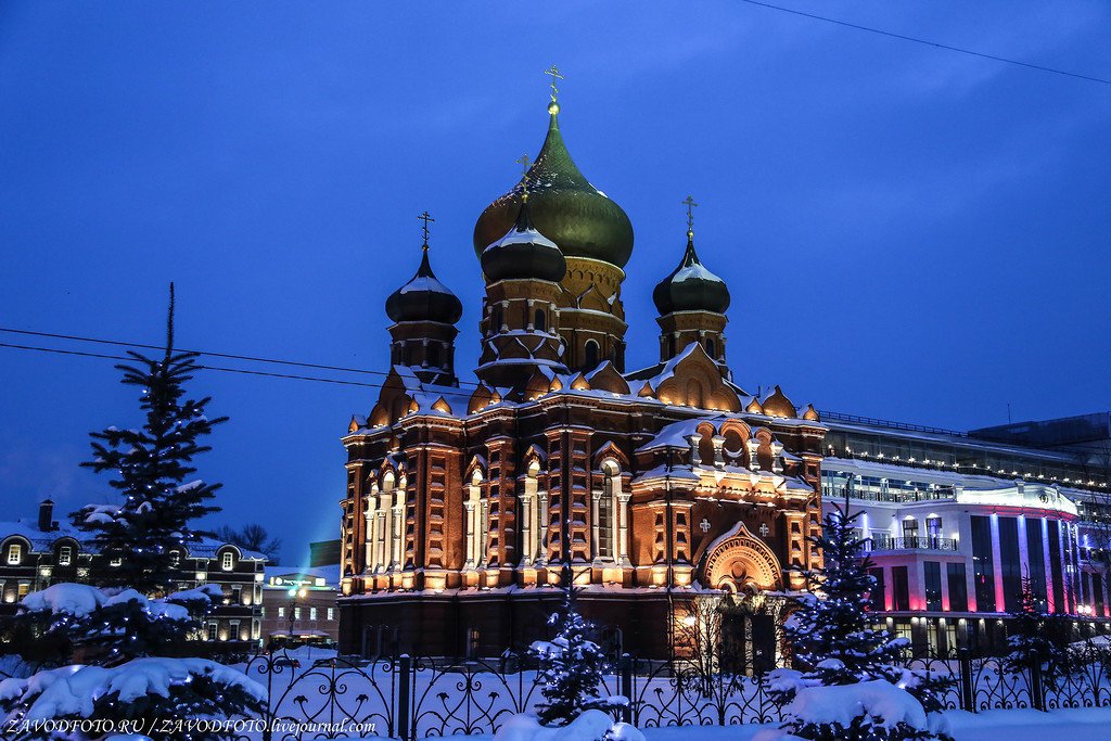 Тульские храмы фото. Кафедральный собор Тула. Успенский собор Тула. Успенский кафедральный собор Тула ночь. Успенский храм Тула зима.