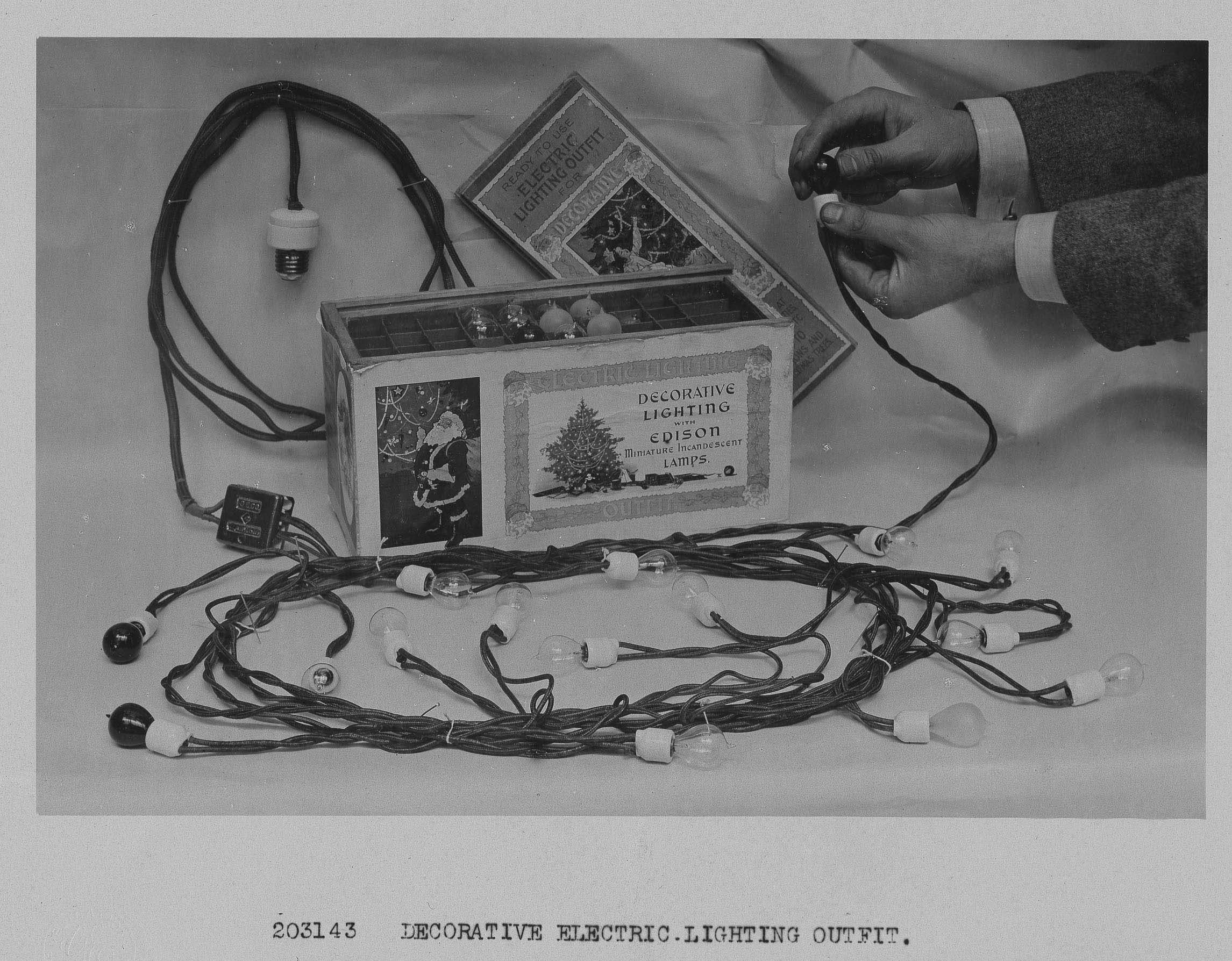 Изобретатель гирлянды. Советская гирлянда. Электрогирлянда мэлз ссср 50-60-е гг годы. Первая электрическая гирлянда. Гирлянда мэлз.