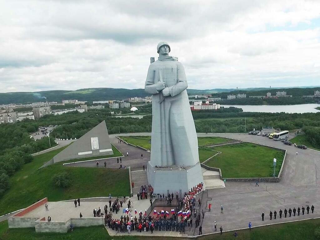 Фото памятника алеши