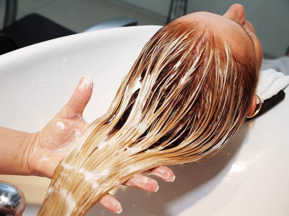 Как ухаживать за волосами при посещении бассейна