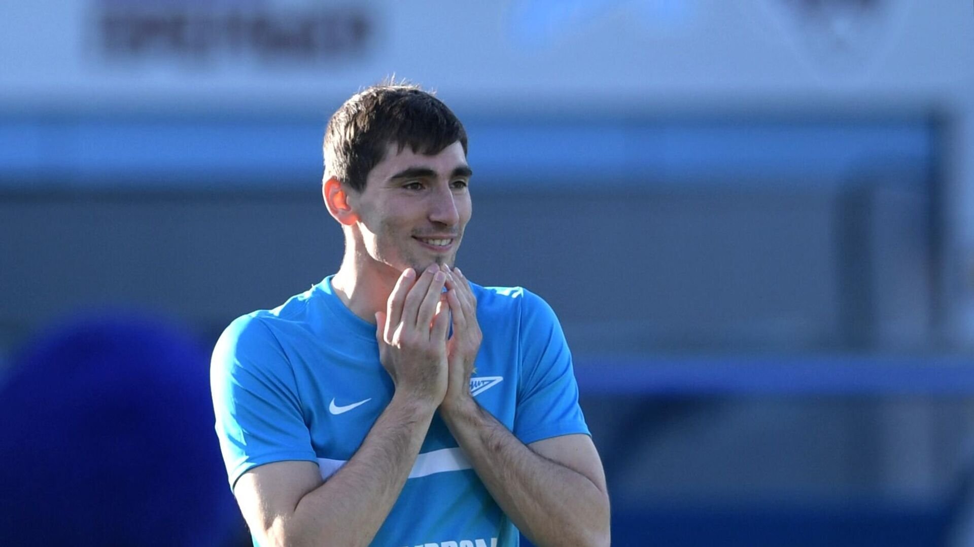 Зелимхан бакаев футболист. Зелимхан бакаев. Зелимхан джабраилович бакаев. Зели бакаев. Бакаев зенит 2022.