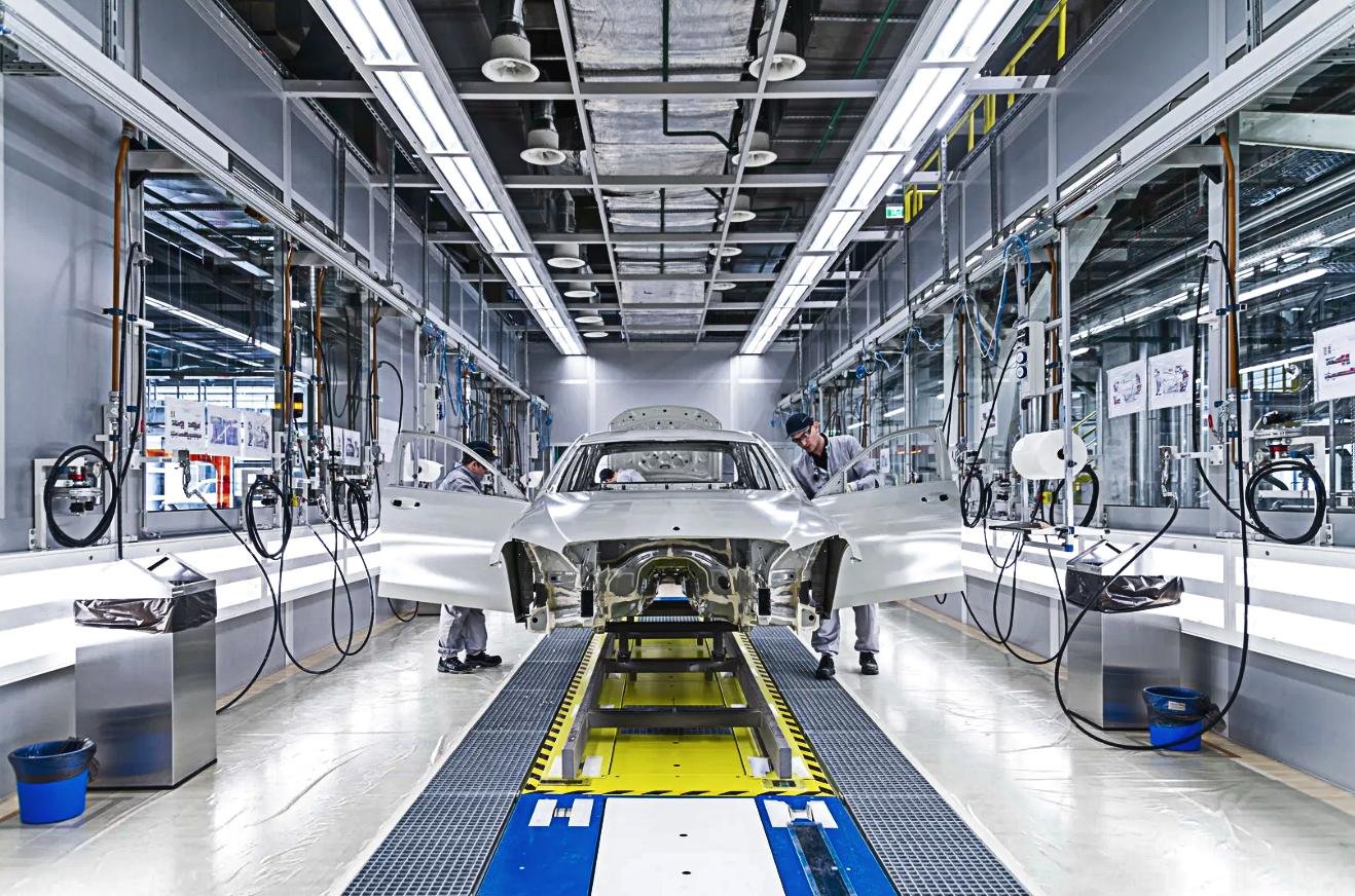 Корпорация завод. Завод Mercedes-Benz Manufacturing. Завод Mercedes-Benz Manufacturing Rus. Завод Мерседес в Раштатте. Мануфактуринг Мерседес Бенц.