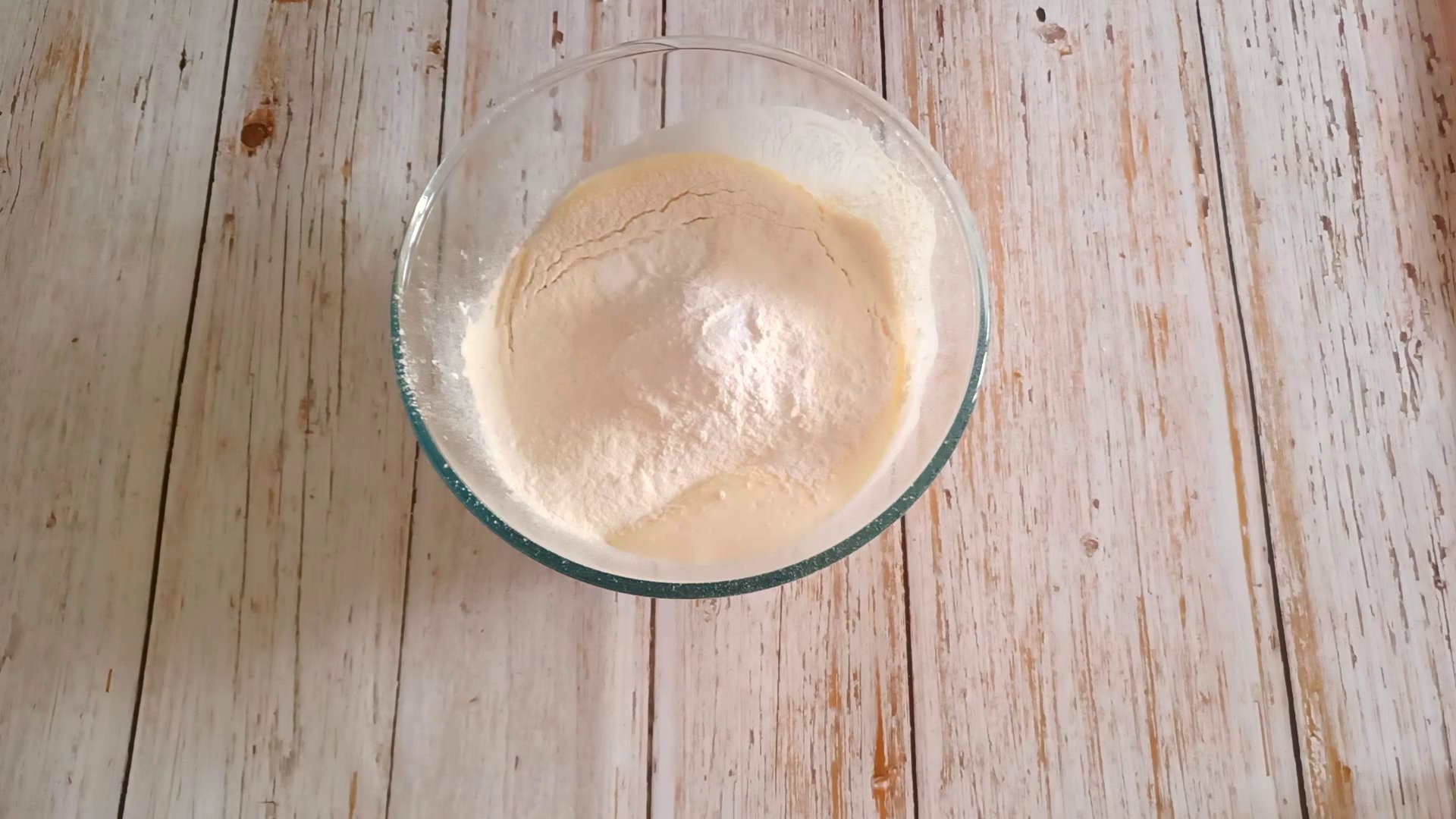 Виды разрыхлителей теста. Тесто с разрыхлителем и без. Рецептура приготовления дрожжевого теста. Замазка из дрожжей. Тесто на дрожжах.