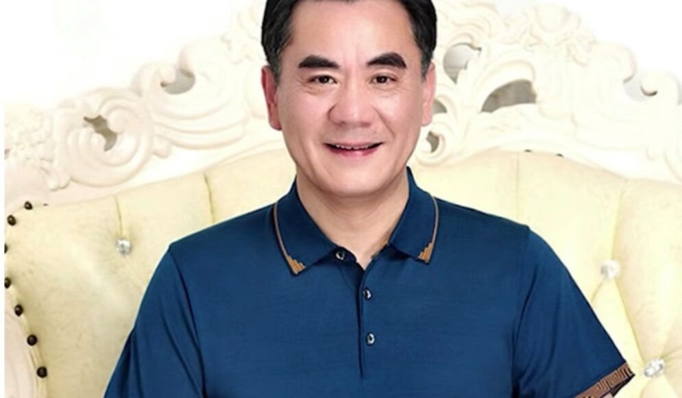 Илон маск 2009. Миллионер помогает. Бомж и богач. Номер человека миллионера который может помочь. Дайте денег просто так.