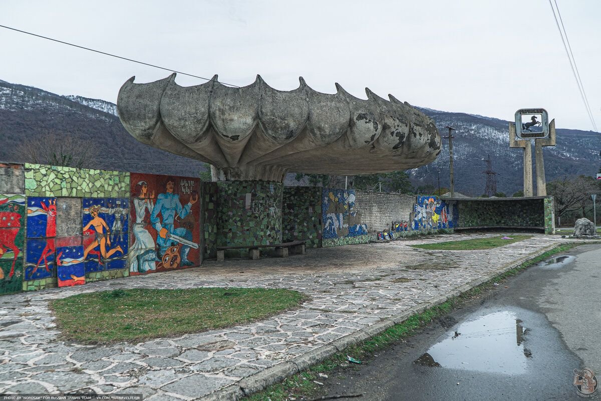 Остановка в абхазии по проекту церетели