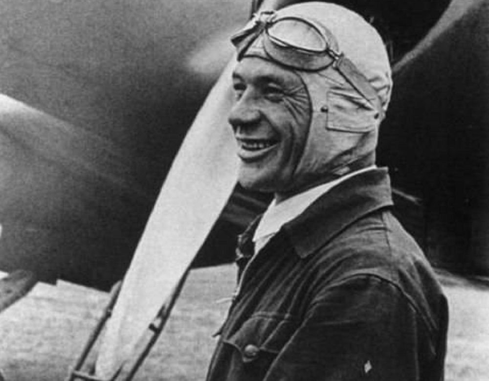 М. Антонов олег константинович самолеты. Владимир коккинаки пилот. Коккинаки летчик. Александр федотов миг 25.