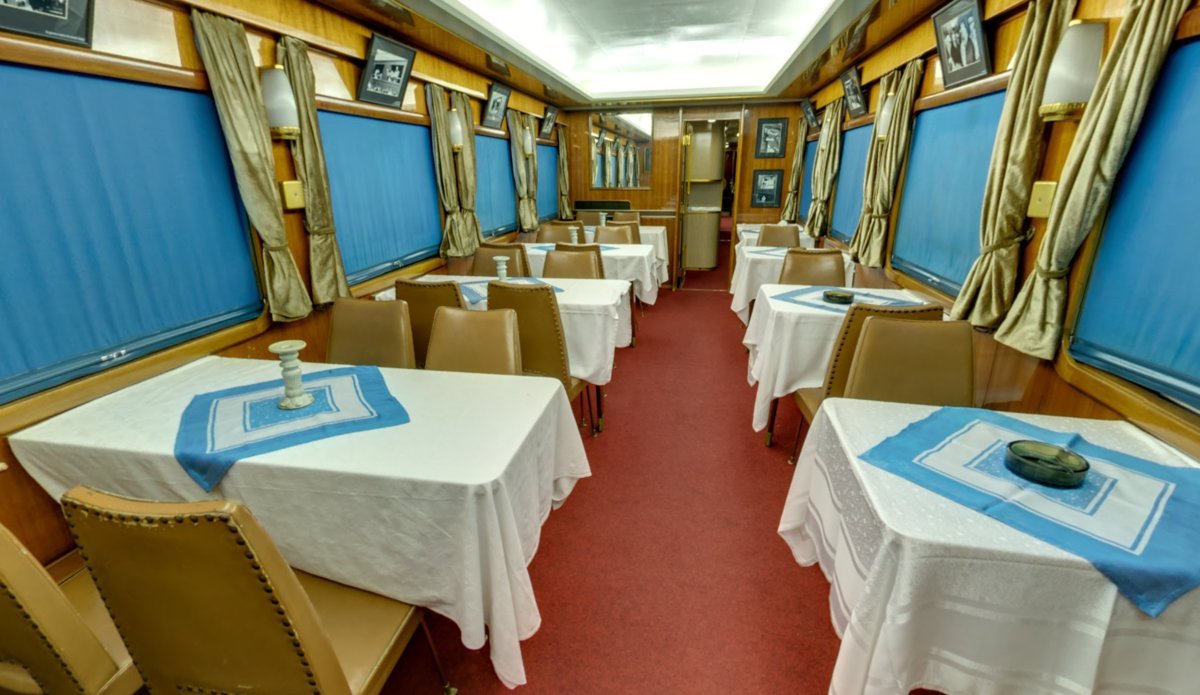Поезд таврия вагон ресторан. Вагон ресторан Таврия. Вагон-ресторан в поезде. Президентский поезд.