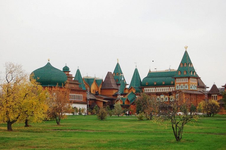 Алексея михайловича в коломенском. Коломенское усадьба Алексея Михайловича. Москва дворец Алексея Михайловича в Коломенском. Дворец царя Алексея Михайловича в музее-заповеднике Коломенское. Дворец Алексей Михайлович парк Коломенское.