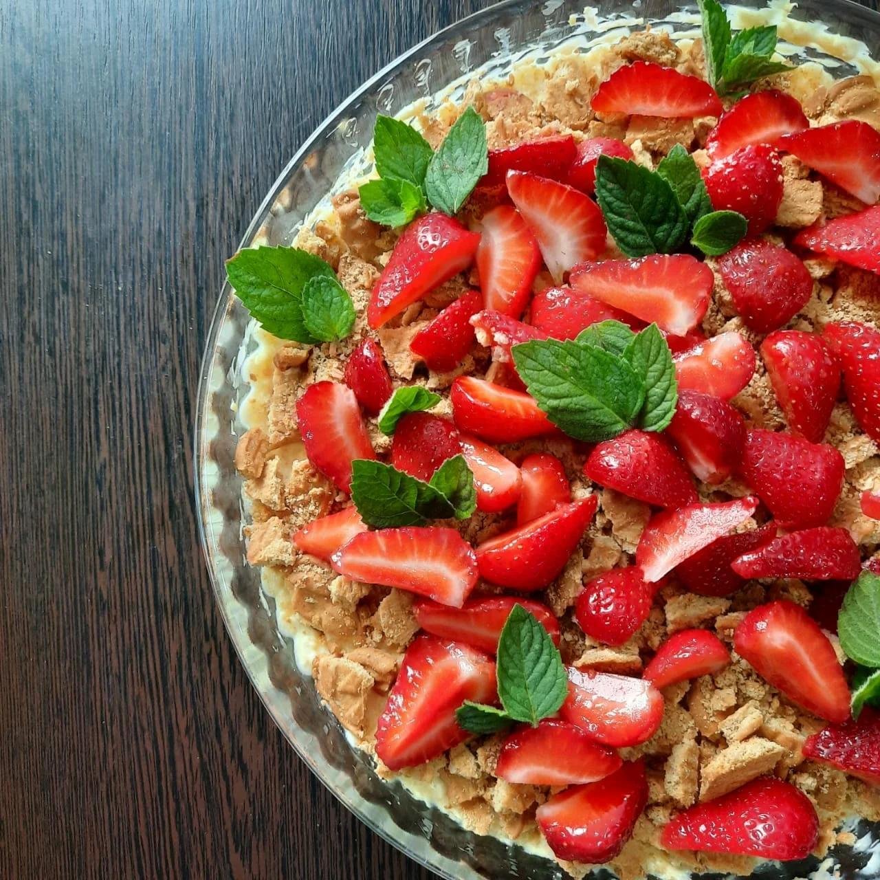 Десерт Фрезье с клубникой