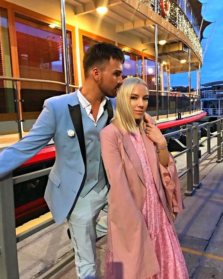 панайотов александр жена. александр панайотов с женой екатериной кореневой. панайотов семейное положение. панайотов семейное положение. панайотов жена.