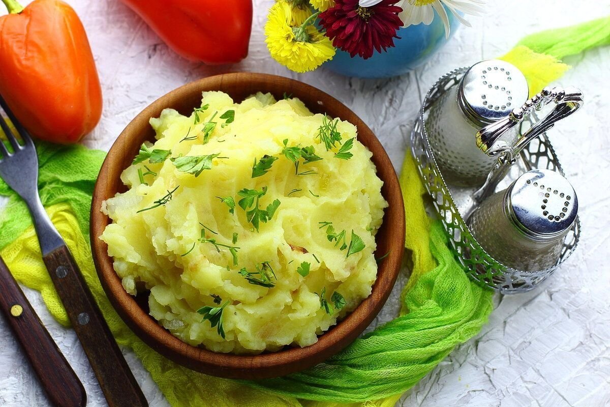 Приготовление вкусного пюре. Сибирская толченка. Гарнир к пюре. Картофель пюре. Вкусная картошка пюре.