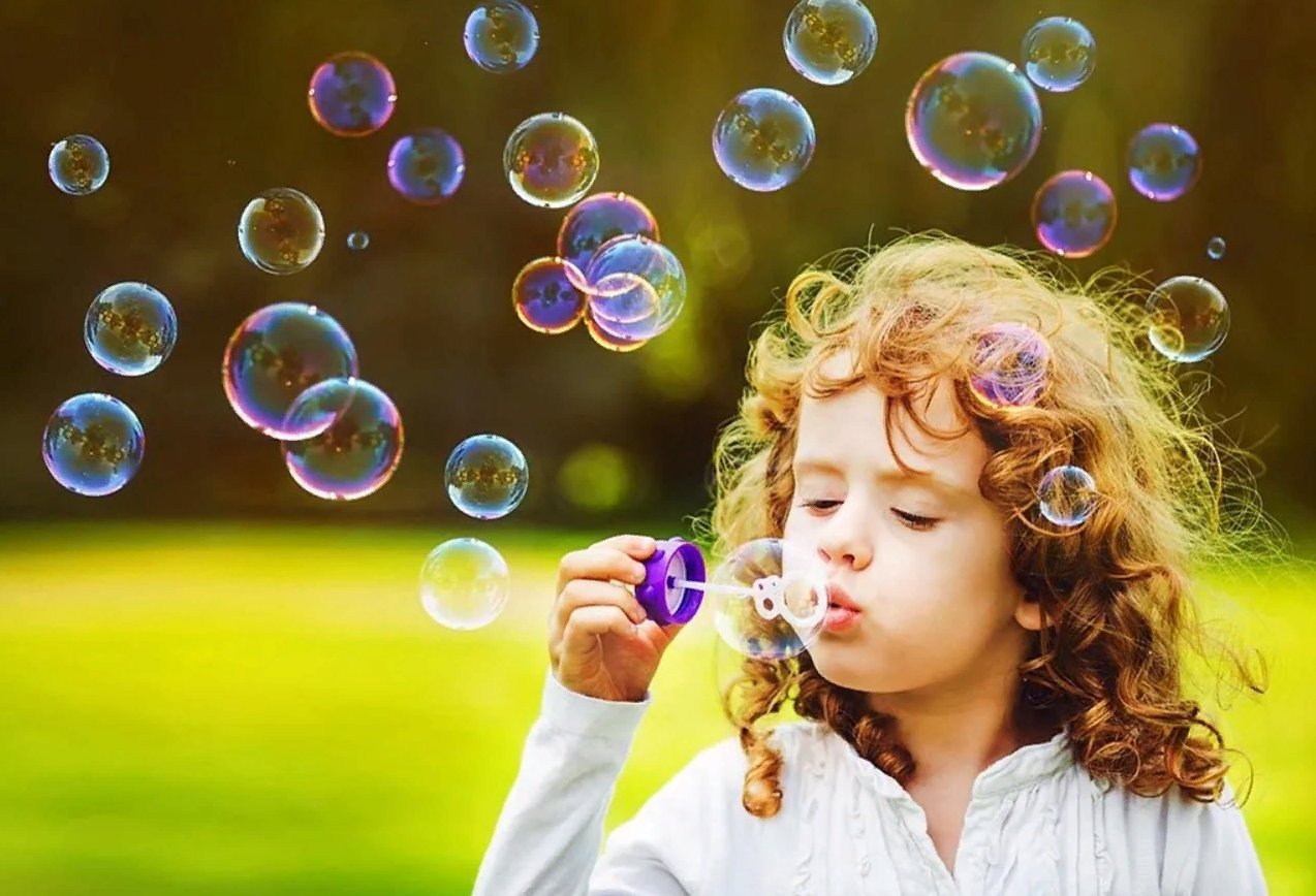 Мыльные пузыри в домашних условиях для детей. Дыхательная гимнастика мыльные пузыри. Выдувание мыльных пузырей. Дети и мыльные пузыри. Пускать мыльные пузыри.