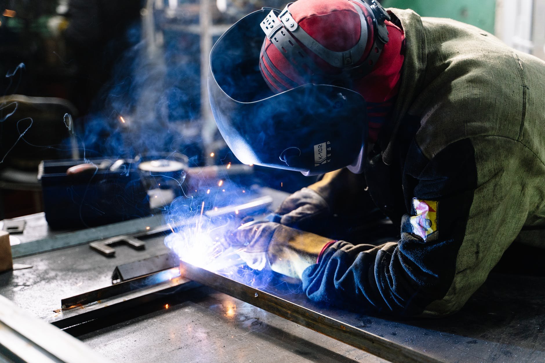 Что такое сварка. Сварщик (the Welder) 2021. Сварка металлоконструкций. Сварщик металла. Газоэлектросварщик.