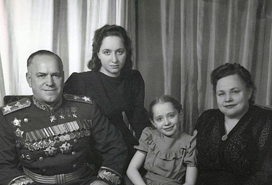 Жуков георгий жены и дети фото