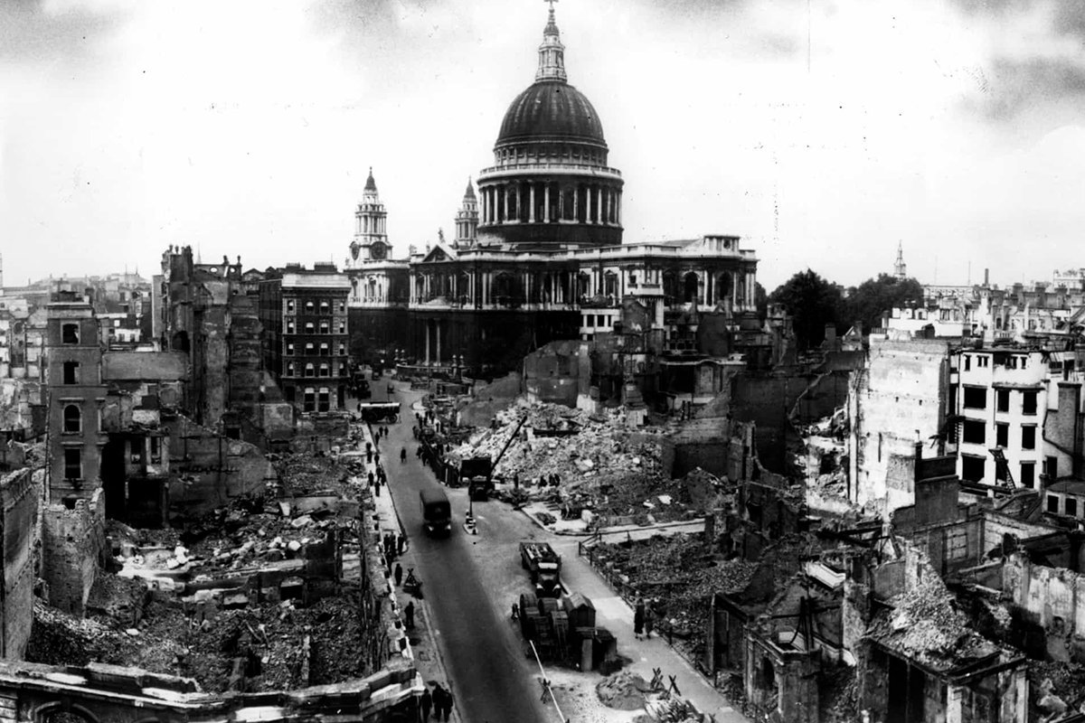 После второй мировой вошла в. Бомбардировка Лондона 1940. Бомбежка Лондона в 1940.