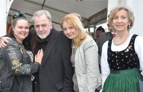 Максимилиан шелл и наталья андрейченко. Настасья шелл. Дочь натальи андрейченко. Анастасия шелл дочь андрейченко. Настасья шелл.