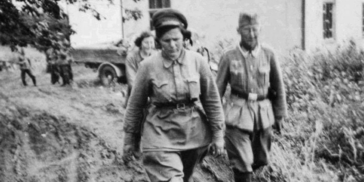 Немцы с русскими женщинами. Что делают с пленными. Пленные советские женщины-военнослужащие в невеле. Что делают с пленными. Военнопленные женщины ркка 1941-1945.