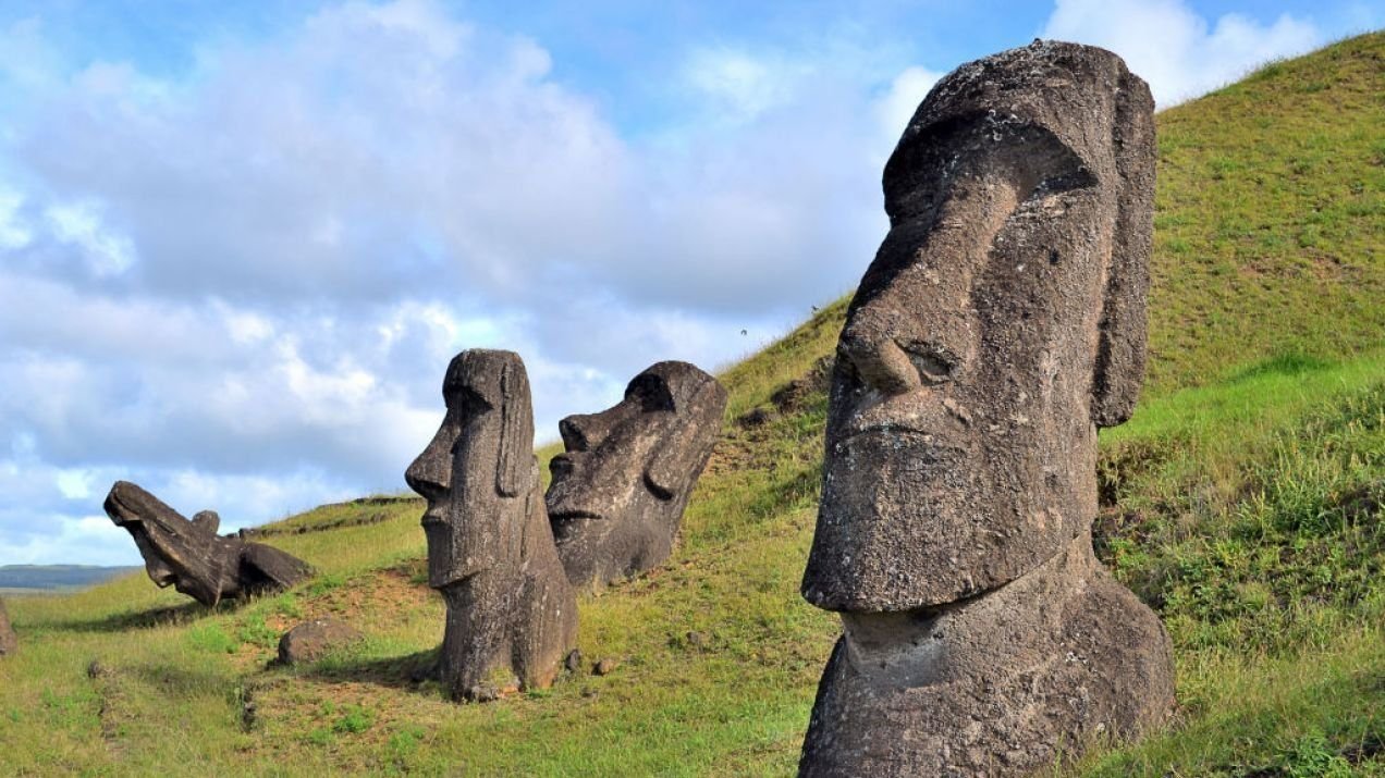 памятники на островах