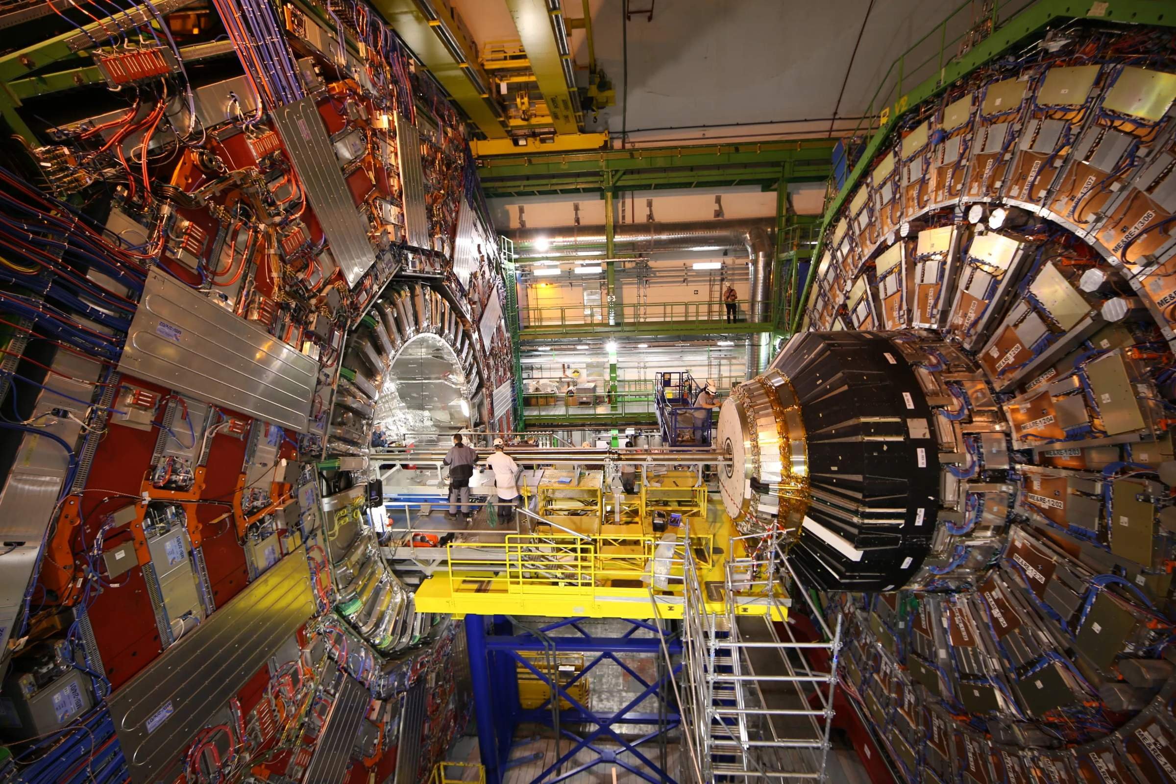 Самая большая частица. Большой адронный коллайдер ЦЕРН. Коллайдер адронный коллайдер. Адронный коллайдер в Женеве. Адронный коллайдер 2008.