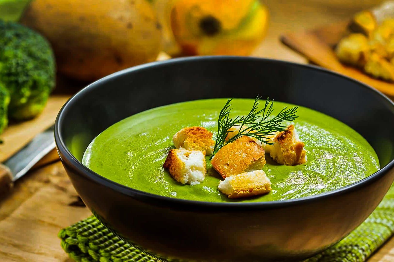 Овощной суп пюре. Суп пюре дома. Суп пюре дома. Крем суп из сельдерея. Картофельный суп пюре.