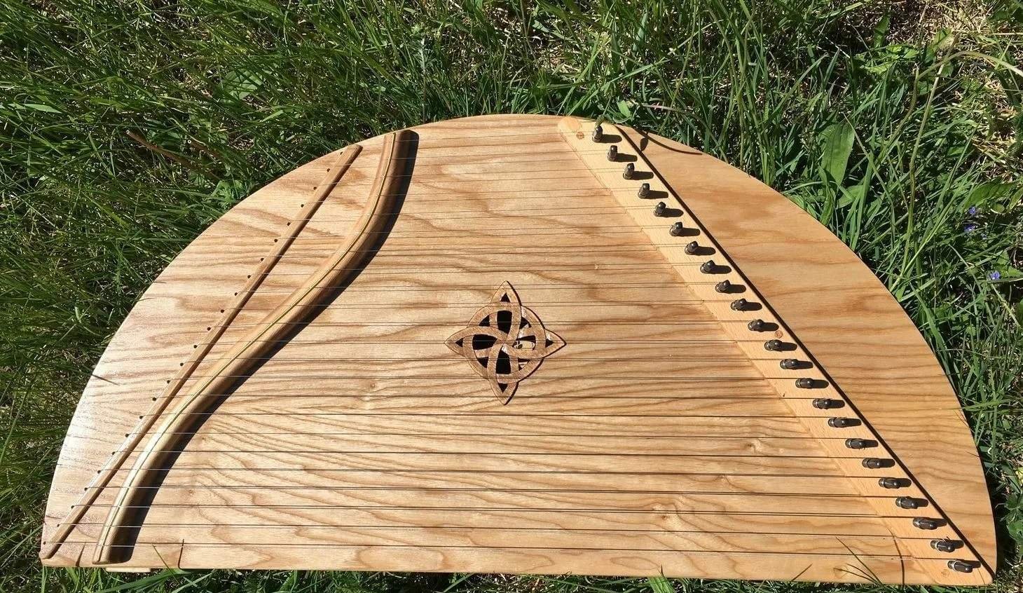 гусли старинные. древний жанр русского песенного фольклора это. сказки и былины народов россии. былинный русский народный инструмент. народный музыкальный инструмент гусли.