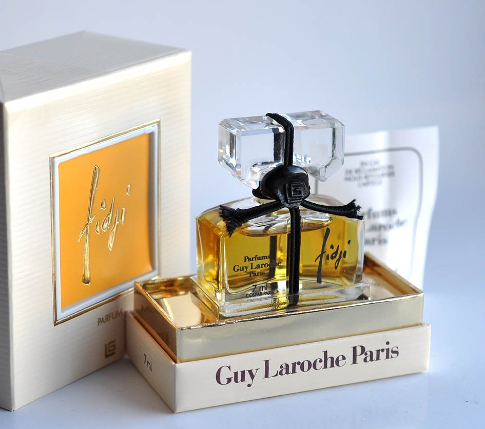 Духов фиджи. Духи guy Laroche Fidji летуаль. Fidji EDT 50ml. Fidji Parfum женские. Fidji guy Laroche 128ml вметаж.