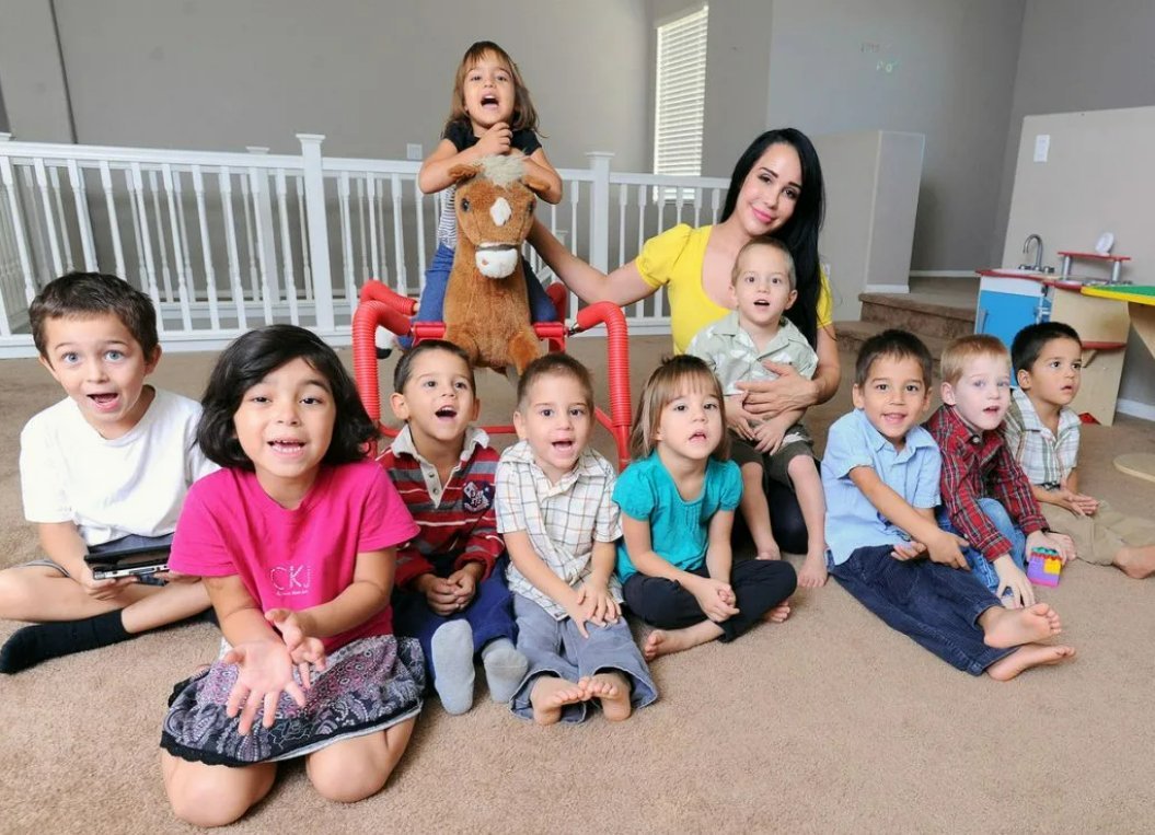 14 детей. Надя Сулейман. Nadya Suleman octuplets. Надя Сулейман с детьми.