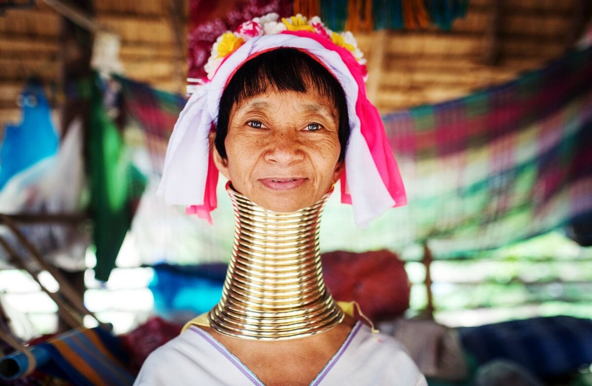 Длинная шея причины. Племя Падаунг Бирма. Племя Каренов в Тайланде.
