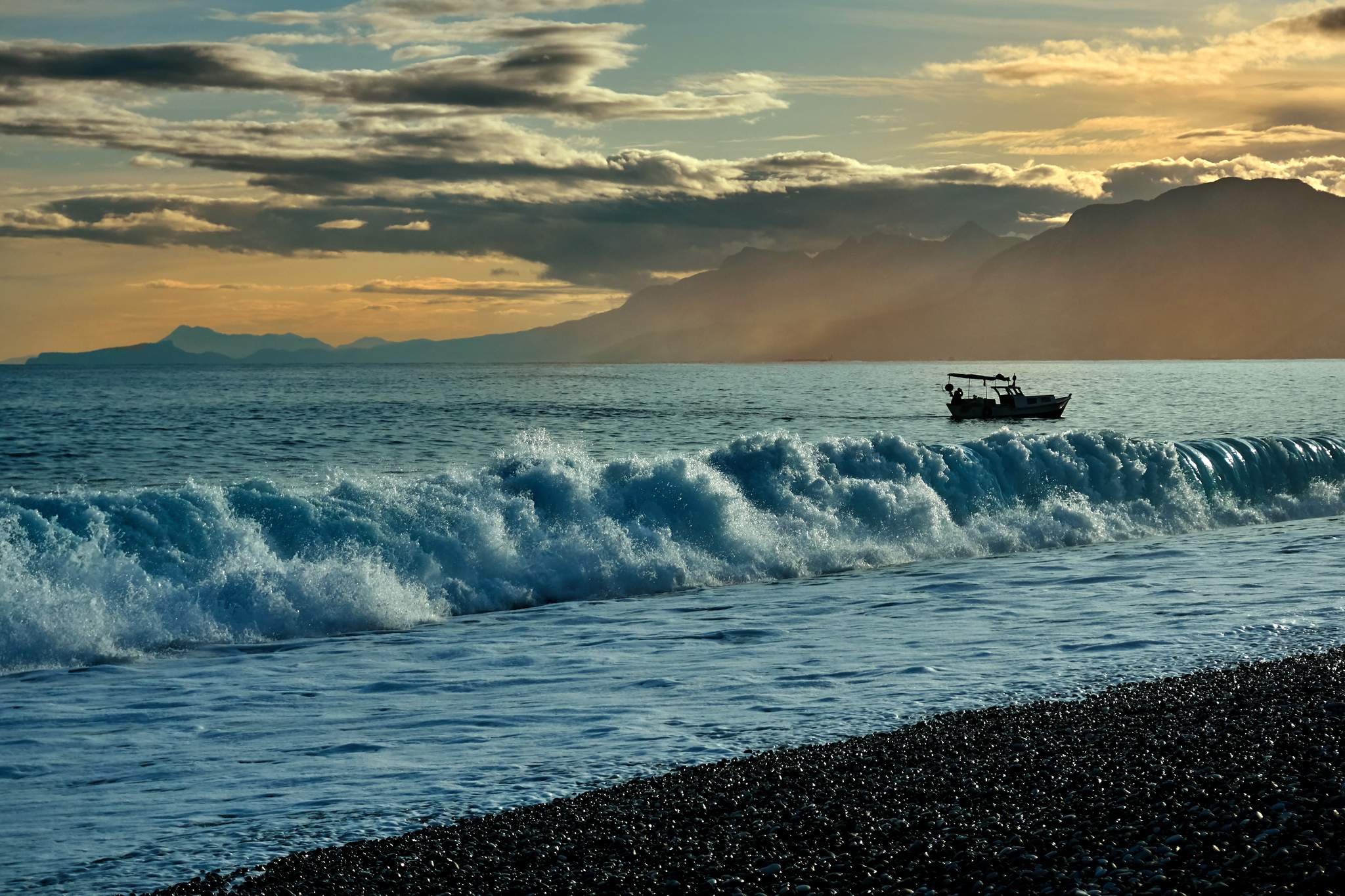 волны средиземного моря