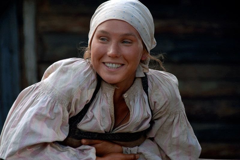 пять невест кадры. жили были женщины. жили были женщины. женщина в деревне. жили были женщины.