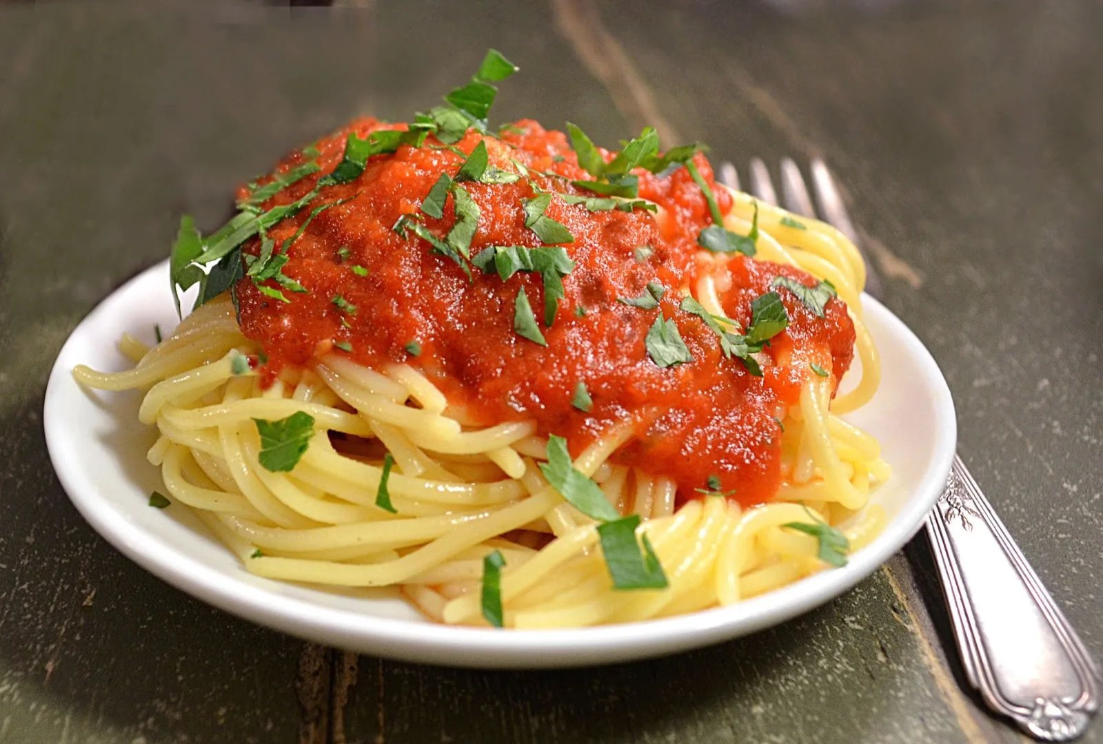 Паста с овощами с соусом. Паста. Спагетти. Паста Помодоро. Спагетти в томатном соусе.