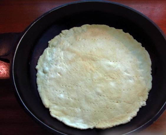 Пирог со сгущенкой на сковороде