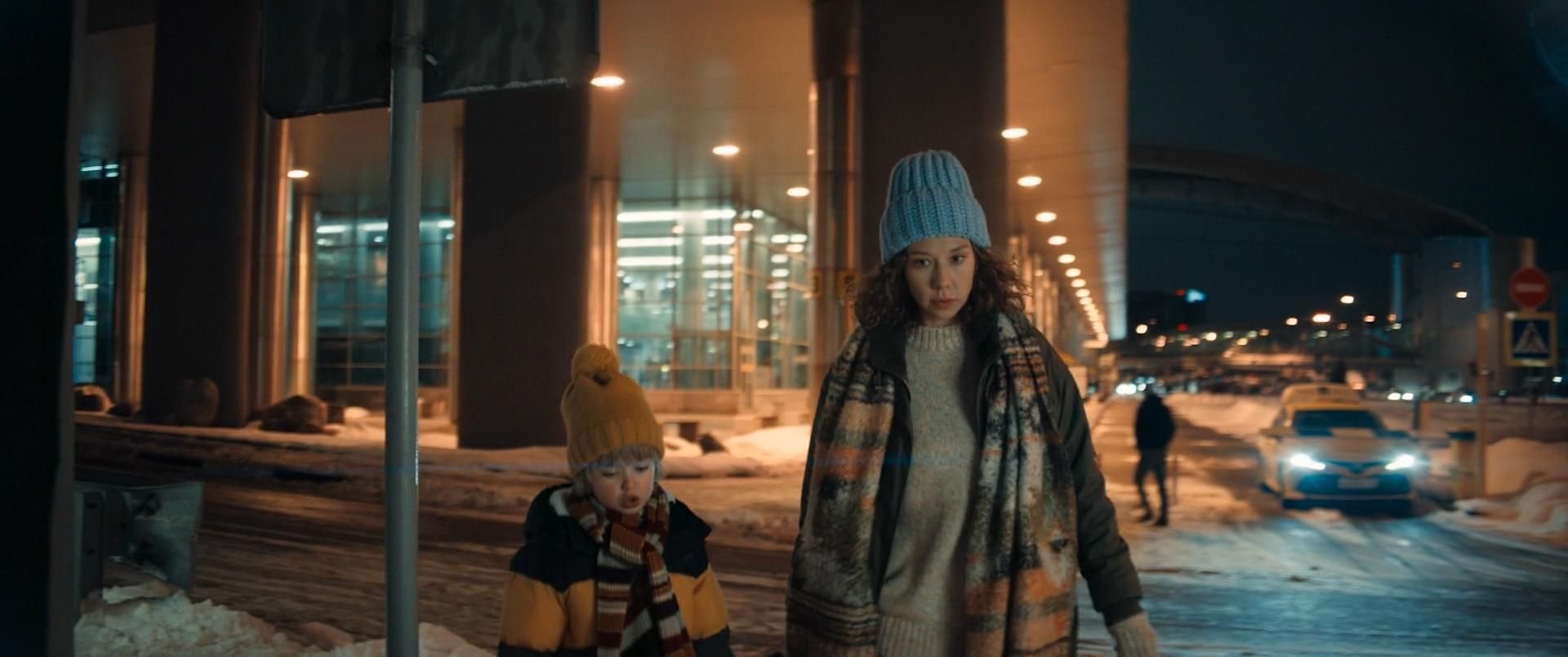 Новогодние комедии. Павел прилучный фильмы 2022. Рождественские комедии 2022. Прилучный в фильме ёлки иголки. Герои новогодних фильмов.