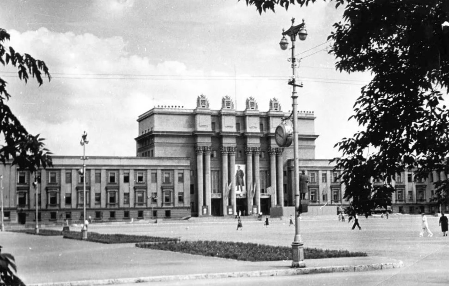 Площадь Куйбышева 1942