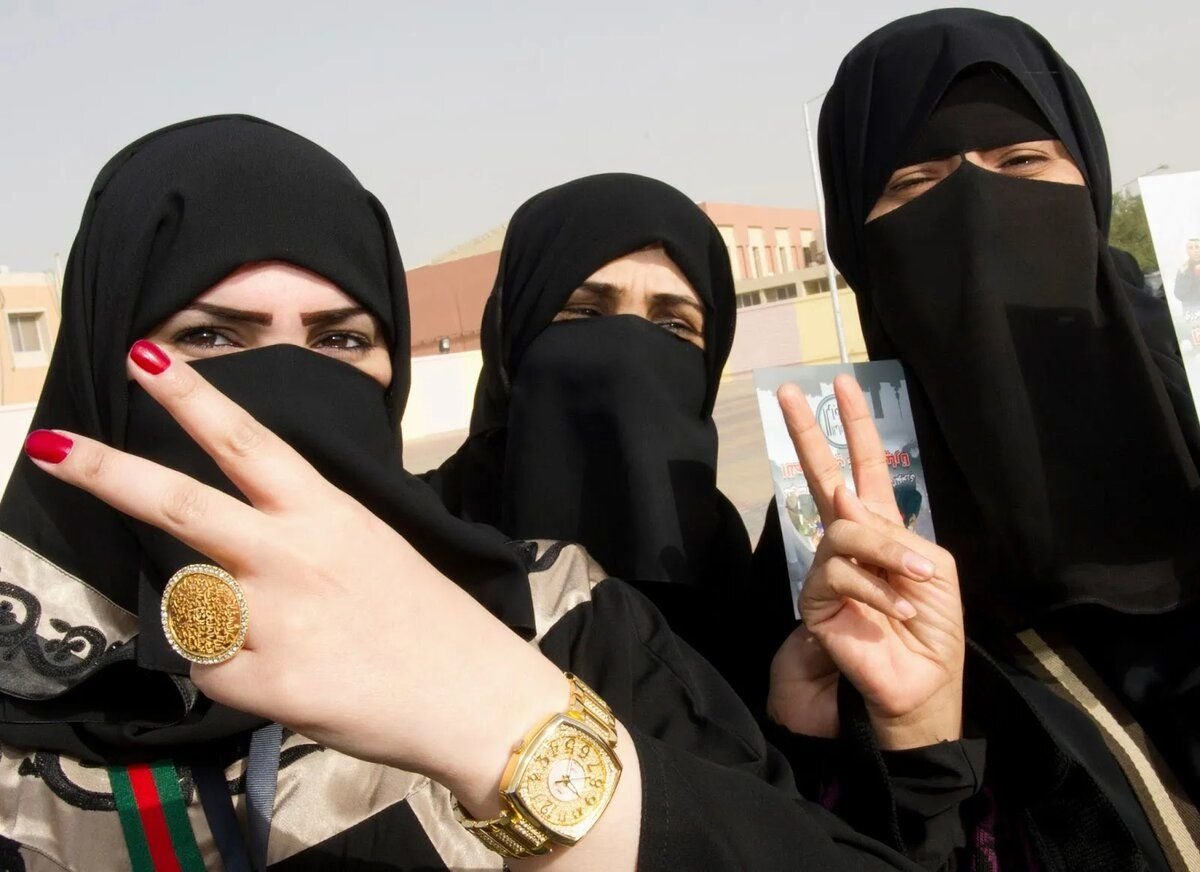 Шиитский нашид. Никаб Саудовской Аравии. Саудовская Аравия женщины. Мусульманки в Саудовской Аравии. Девушки Саудовской Аравии.
