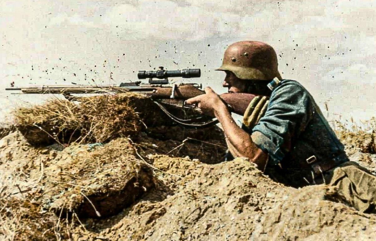 Снайперы вермахта. Немецкий снайпер 1941. Снайпер вермахта второй мировой. Солдат вермахта с винтовкой Мосина. Винтовка Мосина в Вермахте.