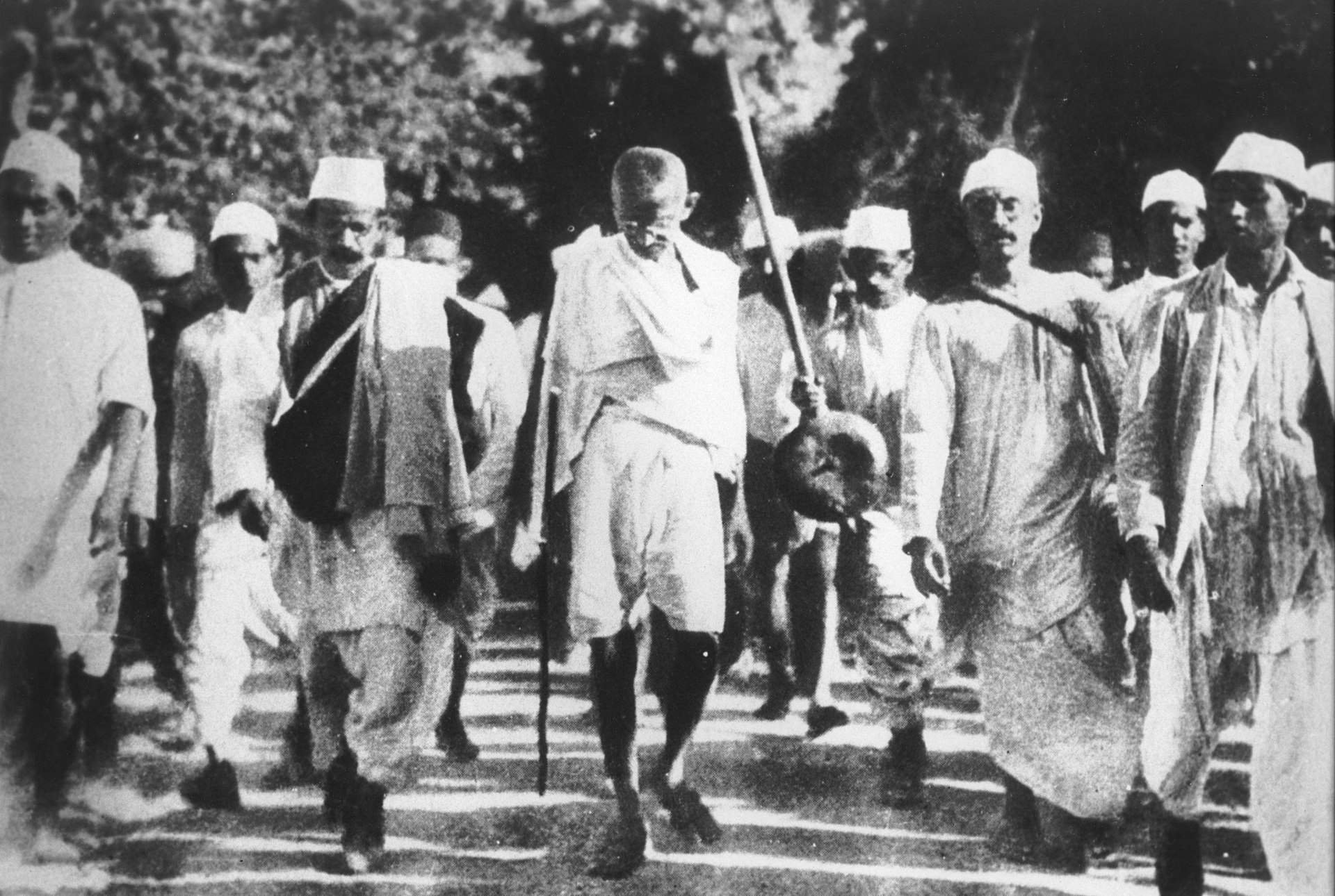 Движение за национальную независимость. Махатма Ганди. Соляной поход м Ганди 1930 г. Сатьяграха Махатма Ганди.