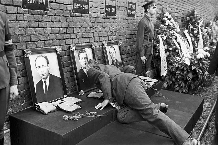 В ссср погибло. Экипаж Добровольский Волков Пацаев. Похороны Добровольского Волкова и Пацаева. Гибель Космонавтов Волков Добровольский Пацаев. Добровольский Волков Пацаев похороны.