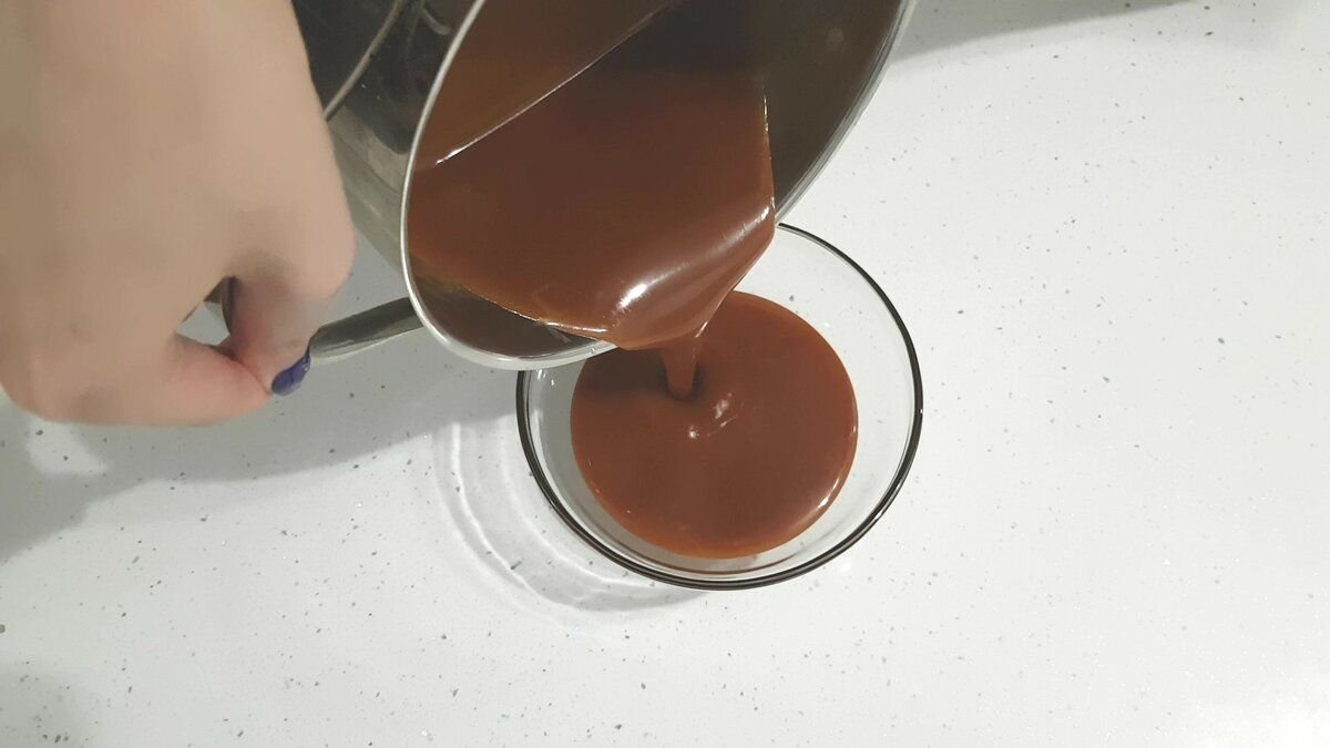 соленая карамель без сливок. домашняя карамель на молоке. соленая карамель. карамель соус. соленая карамель без сливок.