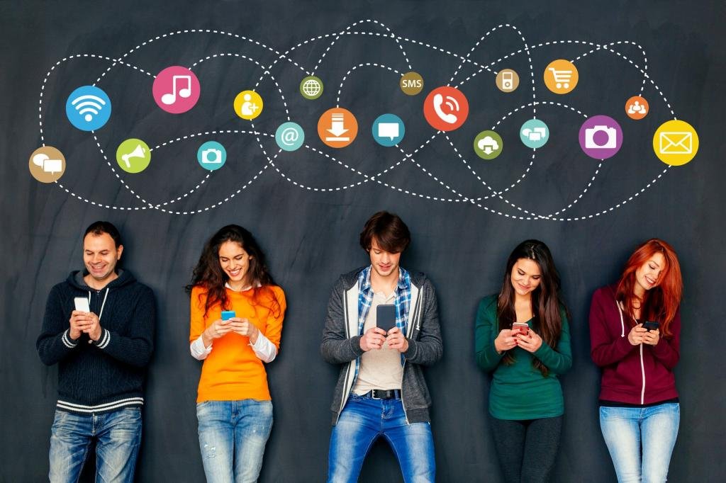 сидит в соцсетях. социальные сети делают людей. блог. социальные сети делают людей. социальные сети делают людей.