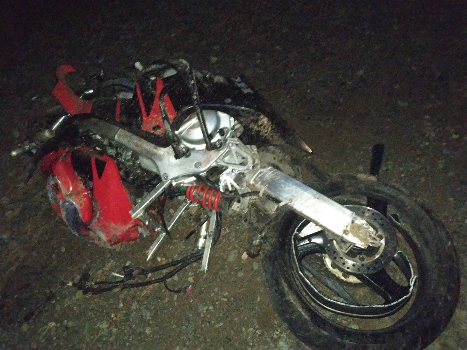 Разбитый мотоцикл Урал