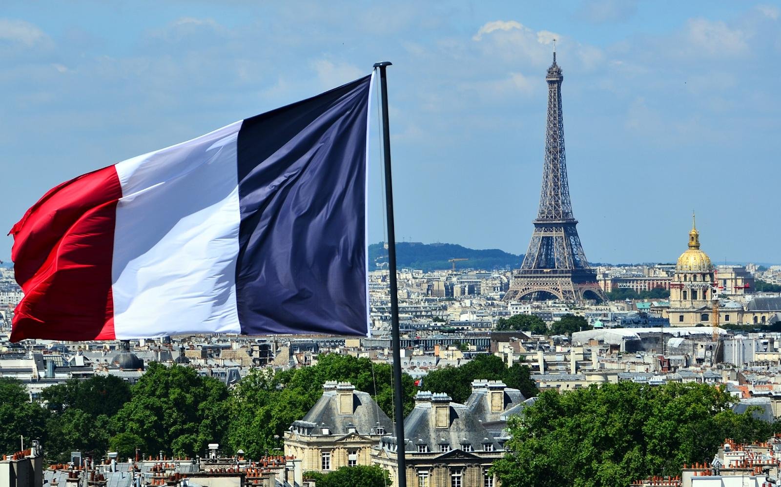 Франция ответ 1. Переезд во Францию. Париж сегодня. France Flag Panorama. Сервера во Франции.