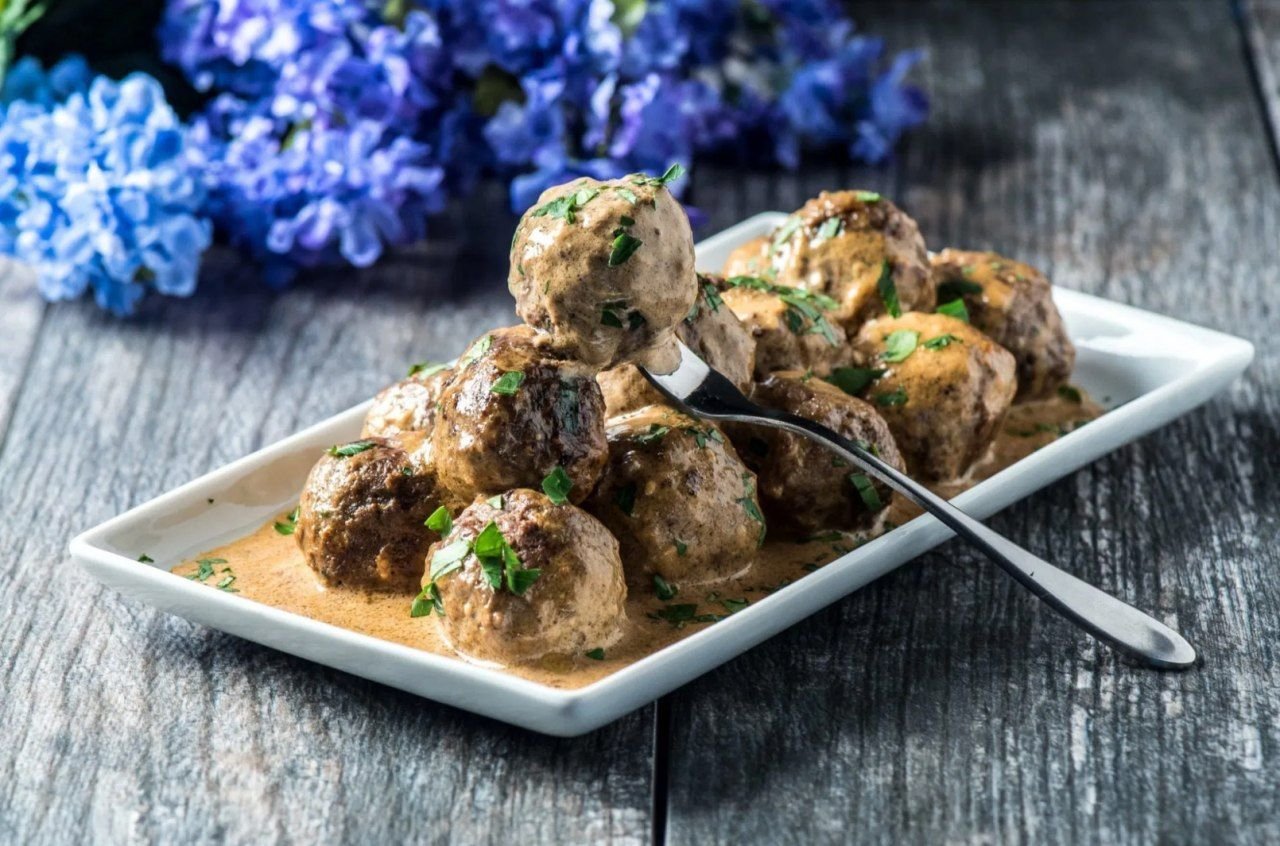 Фрикадельки из курицы. Кюфта индийская. Тефтели кюфта. Мясные тефтели фламбе. Тефтели селедочно-птичьи гнезда.
