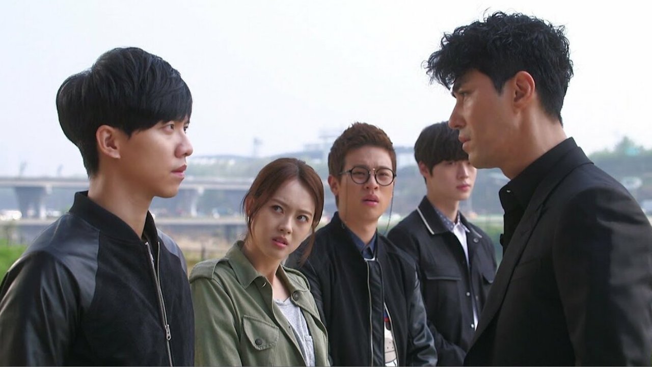 Доберись до вершины дорама. Дорама you’re all Surrounded.