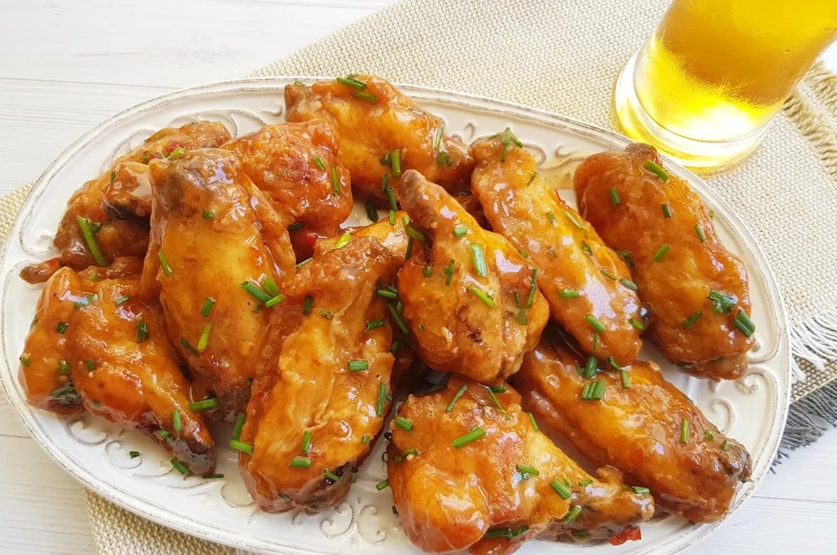 Крылышки в духовке. Крыло маринованное. Крылышки куриные. Маринад для куриных крылышек. Рецепт маринования крылышек.