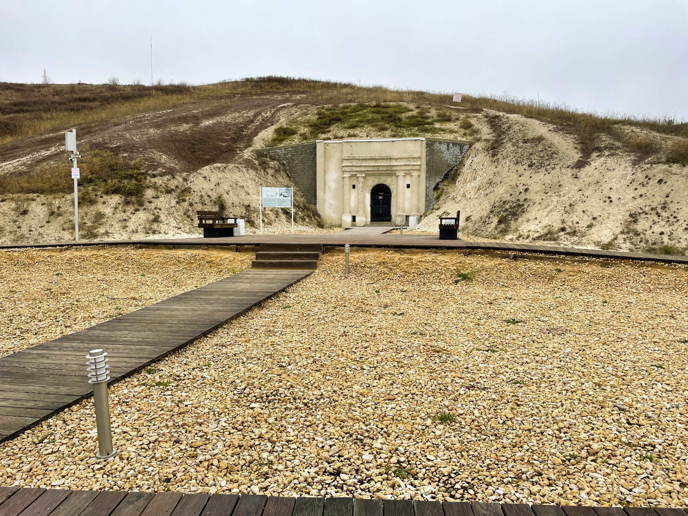 Парк пенькова гора в калаче. Меловые горы калача воронежская область. Меловая пещера калач воронежская область. Калачеевская пещера калач воронежская область. Пенькова гора калач.