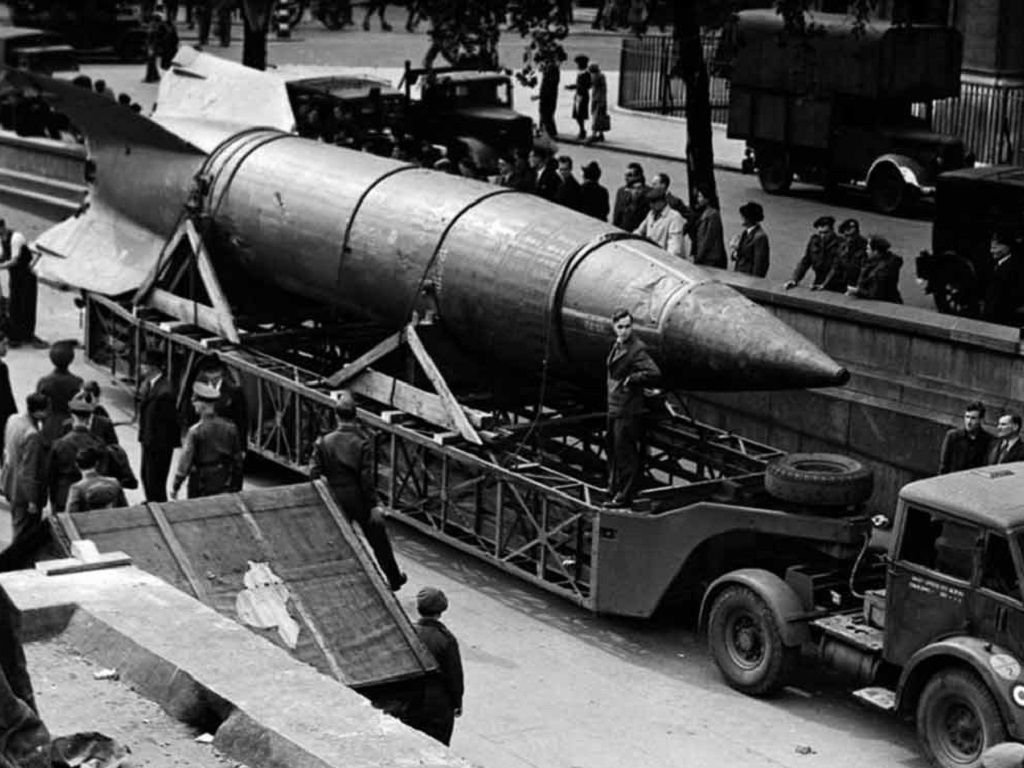 Самая первая баллистическая ракета. ФАУ-2 баллистическая ракета. ФАУ 1 ФАУ 2 Германия. Ракеты ФАУ 2 Лондон. Немецкая ракета ФАУ-2.