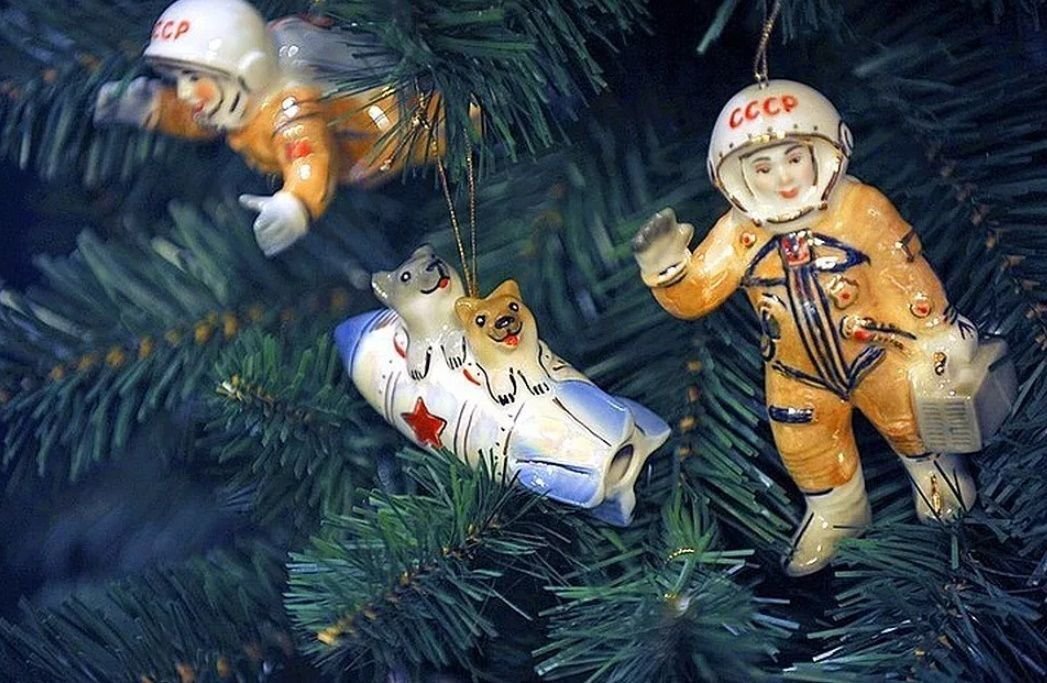 Старинные новогодние игрушки. Старинные новогодние игрушки на елку. Современные новогодние игрушки. Елочные игрушки фигурки. Елочная игрушка движение первых.